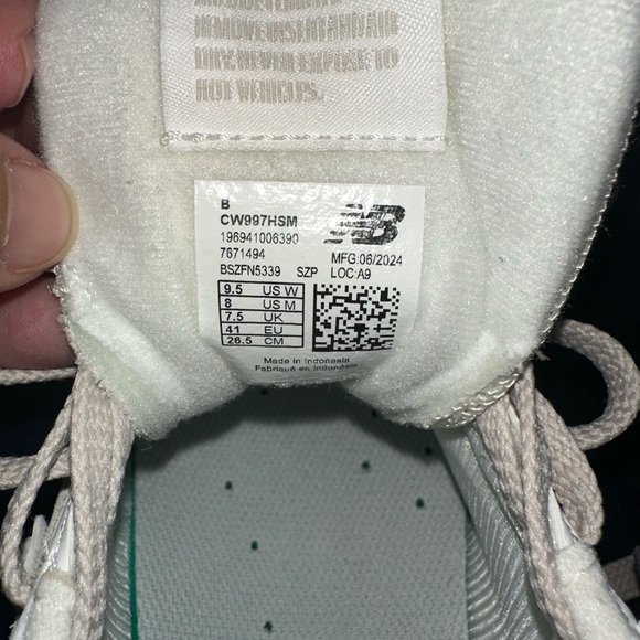 New Balance 997H Women's Beige and White Sneakers - Picture 5 of 5